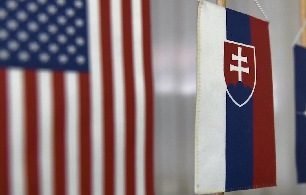 image of the American flag next to Slovakia flag